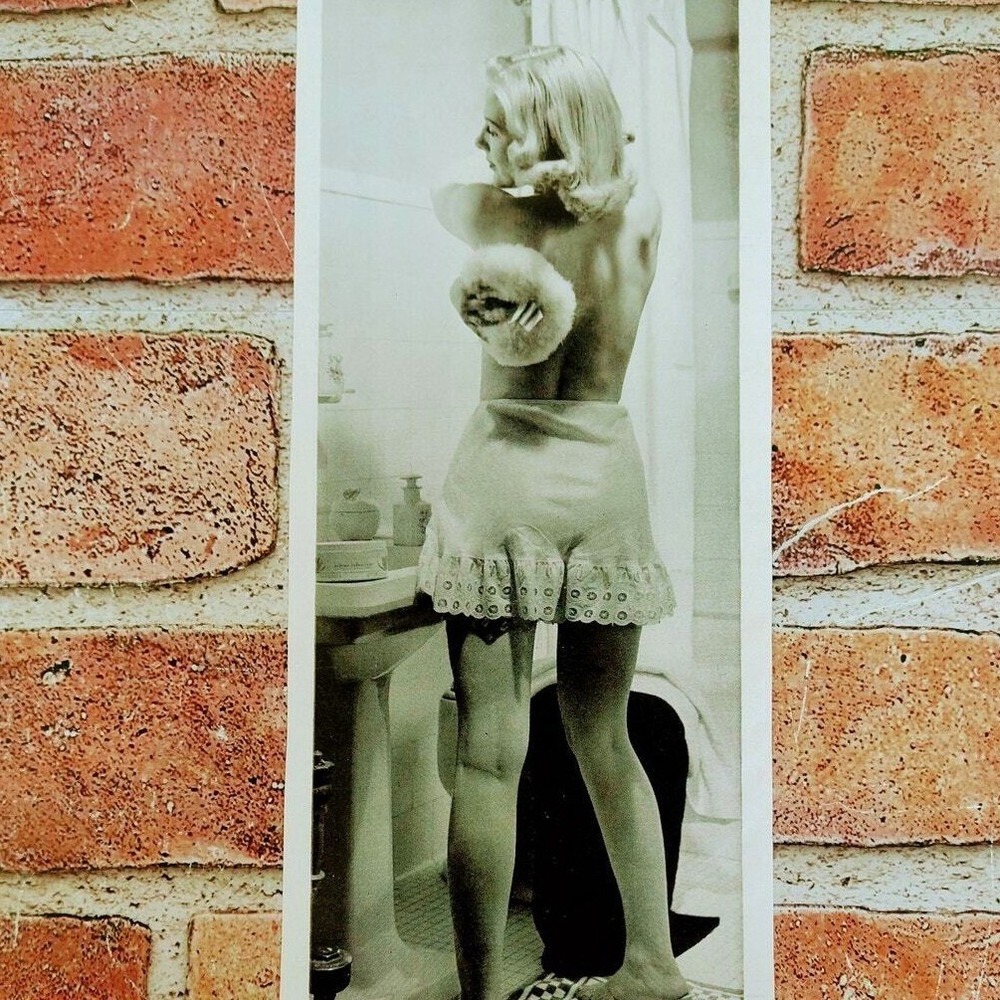 1941 Blonde Lady in Bathroom Big Powder Puff Kewpie Panties Vtg PRINT AD Article